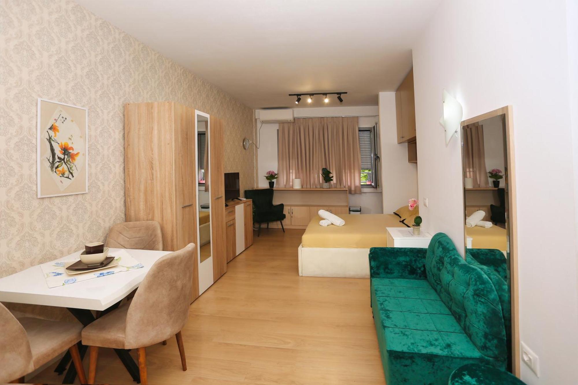 Cozy Apartment Near Square 21 Tirana Buitenkant foto